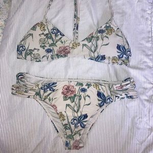 O’Neill bikini set. M:top L:Bottom